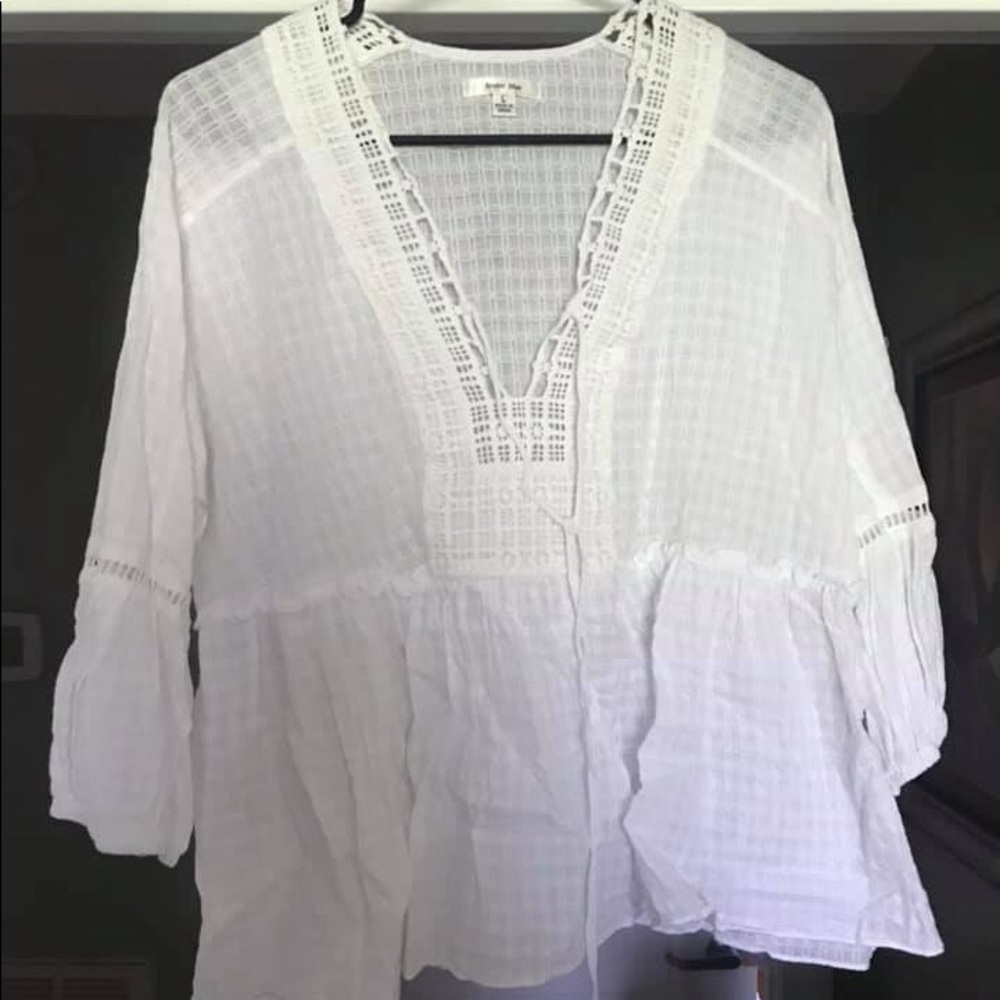 3/4 sleeve white blouse. Like new.